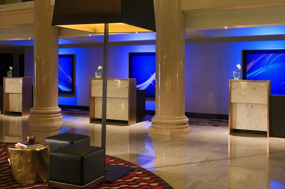 Renaissance Downtown Center 4*