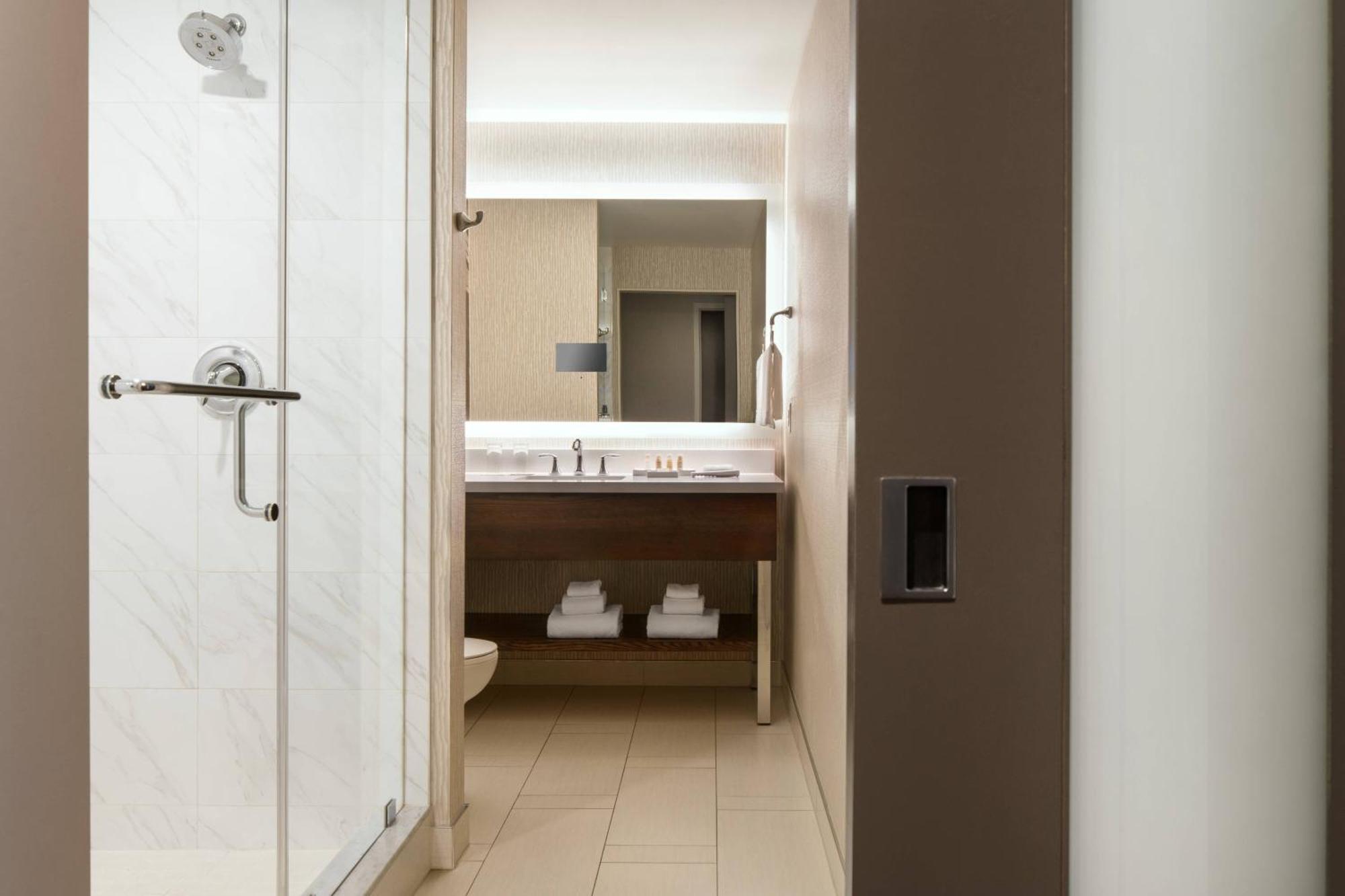 Renaissance Downtown Center Hotel